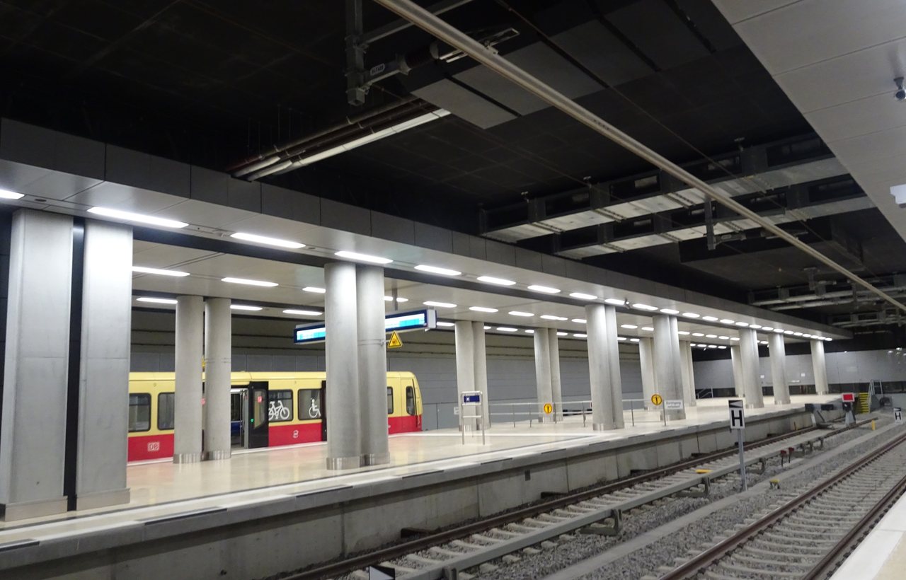 Rail platform at Flughafen BER Airport station