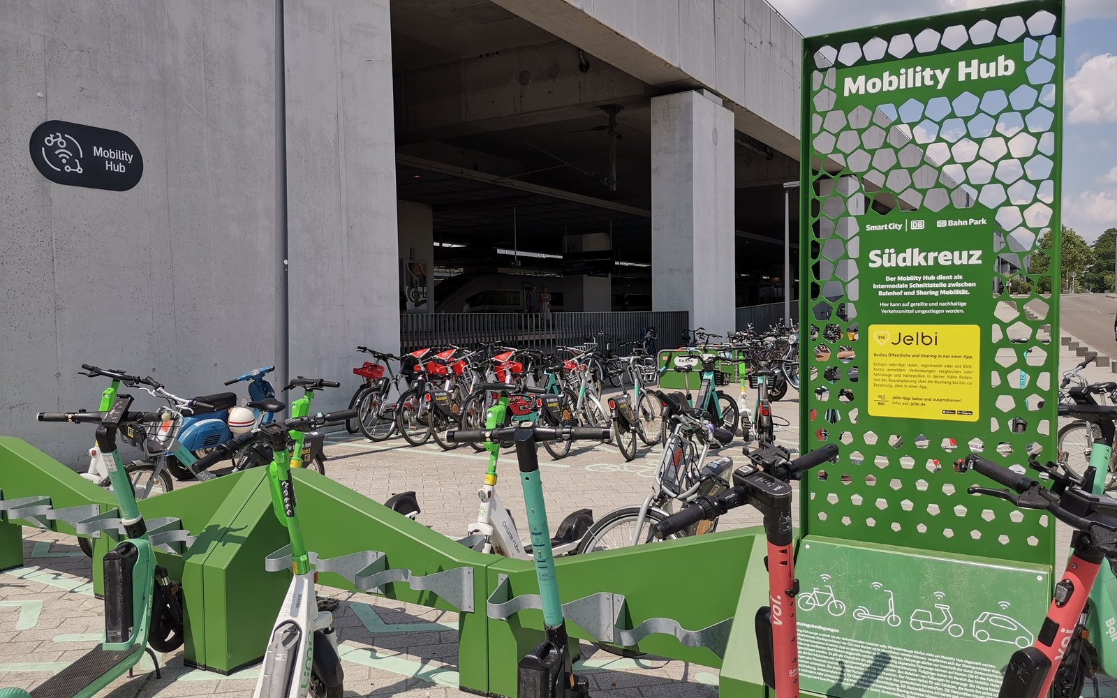 Shared bikes and scooters at the Südkreuz mobility hub